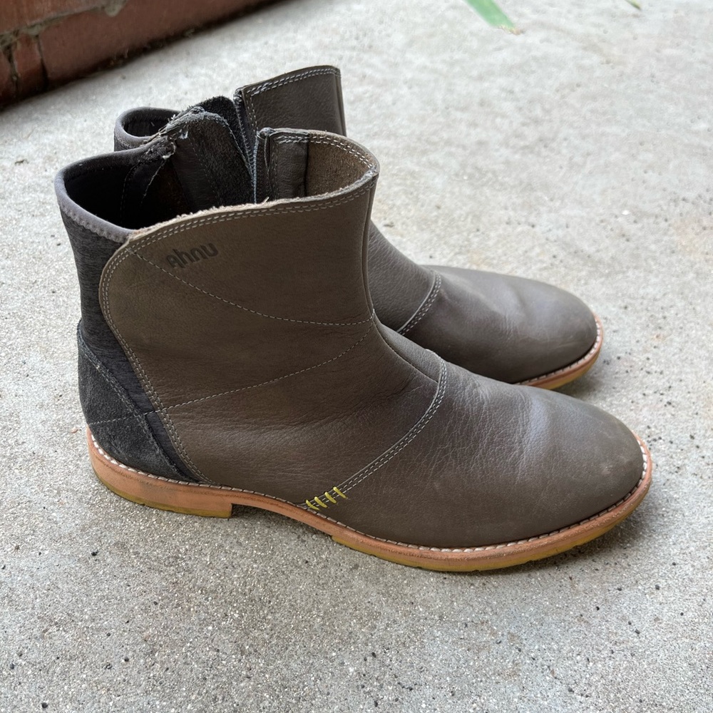 Ahnu Leather Booties - Women’s 9.5